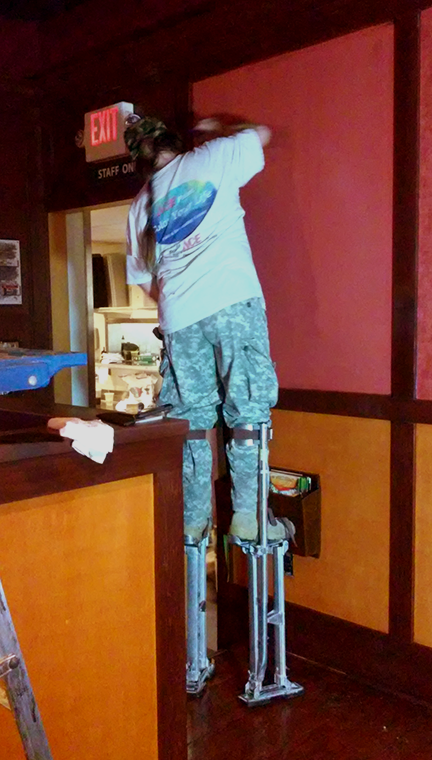 paninis-bar-and-grill,-brunswick-ohio,-applying-wallpaper,-decor-by-john-rivera-resto-2010