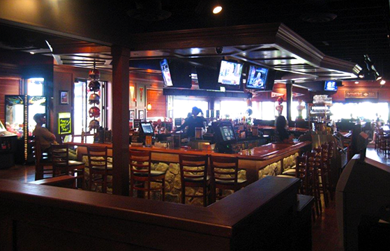 paninis-bar-and-grill,-brunswick-ohio,-indoor-bar-view-2,-decor-by-john-rivera-resto-2010