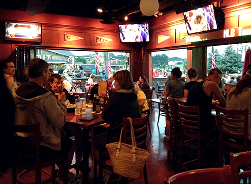 paninis-bar-and-grill,-brunswick-ohio,-indoor-view-1-decor-by-john-rivera-resto-2010