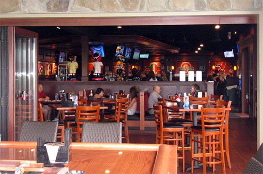 paninis-bar-and-grill,-brunswick-ohio,-indoor-view-from-patio-bar,-decor-by-john-rivera-resto-2010