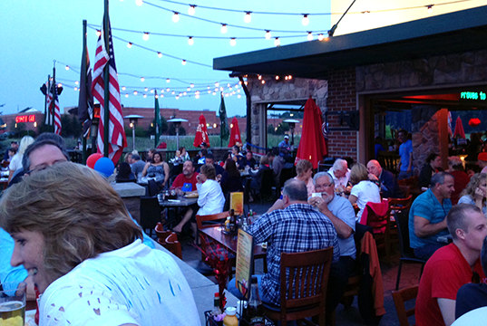 paninis-bar-and-grill,-brunswick-ohio,-outdoor-patio-view-1-decor-by-john-rivera-resto-2010